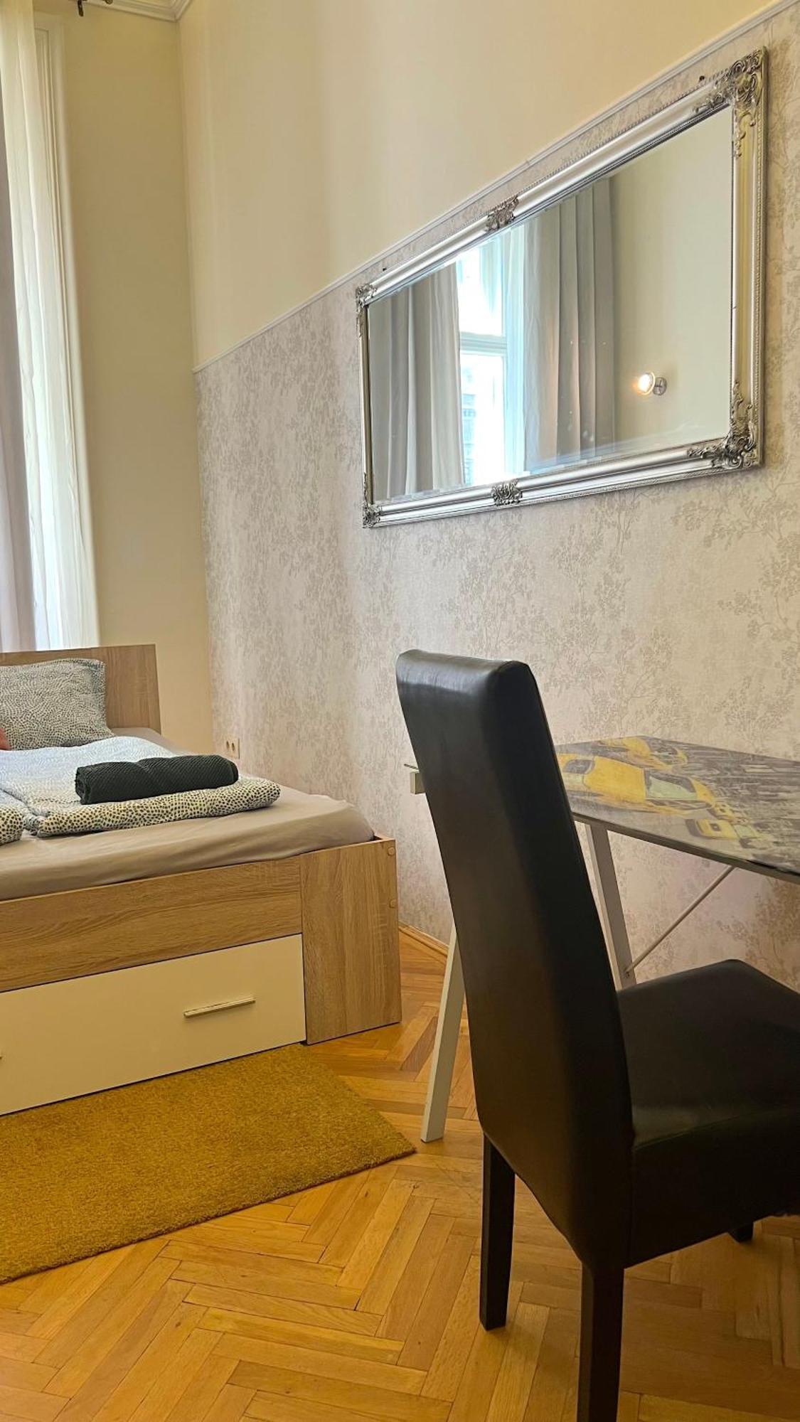 Best Of Guest House By Small Home Boedapest Buitenkant foto